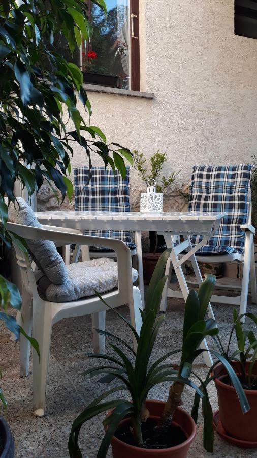 Eva Vendeghaz Villa Tata Ngoại thất bức ảnh